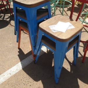 EX HIRE - LOT OF 5 LOW BAR STOOLS 4 BLUE AND 1 ORANGE SOLD AS IS