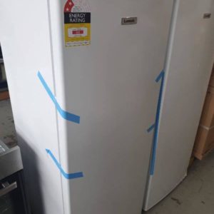 LEMAIR FRM 175V WHITE 175 LITRE VERTICAL FREEZER WITH 3 MONTH WARRANTY SOLD AS IS