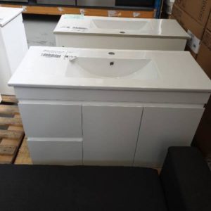 900MM WALL HUNG VANITY WITH 2 DOORS ON RIGHT WITH 2 DRAWERS LEFT WITH WHITE CERAMIC VANITY TOP SFW900