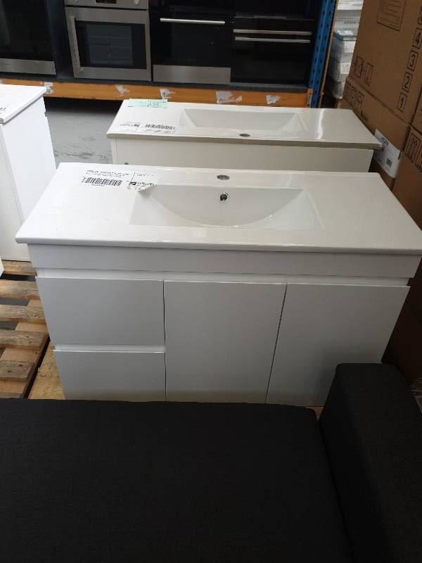 900MM WALL HUNG VANITY WITH 2 DOORS ON RIGHT WITH 2 DRAWERS LEFT WITH WHITE CERAMIC VANITY TOP SFW900