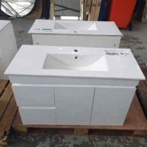 900MM WALL HUNG VANITY WITH GLOSS WHITE FINGER PULL DOORS RIGHT AND 2 DRAWERS LEFT WITH WHITE CERAMIC VANITY TOP
