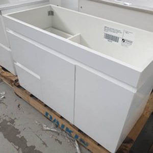 900MM WALL HUNG VANITY GLOSS WHITE WITH 2 DRAWERS LEFT WITH 2 DOORS RIGHT FINGER PULL WITH NO VANITY TOP SOLD AS IS