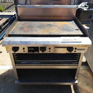 SECOND HAND COMMERCIAL CATERING LUUS GAS OVEN SOLD AS IS