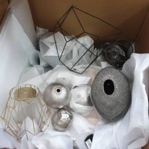 EX HIRE - BOX OF ASSORTED DECOR ITEMS SOLD AS IS