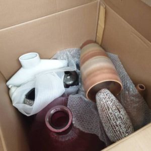 EX HIRE - BOX OF ASSORTED DECOR ITEMS (SOLD AS IS)