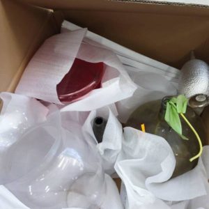 EX HIRE - BOX OF ASSORTED DECOR ITEMS SOLD AS IS