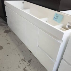 1500MM WALL HUNG VANITY WITH 3 CENTRAL DOORS AND 2 DRAWERS AT EACH END WITH WHITE DOUBLE BOWL VANITY TOP **VANITY TOP CRACKED CABINET ONLY**