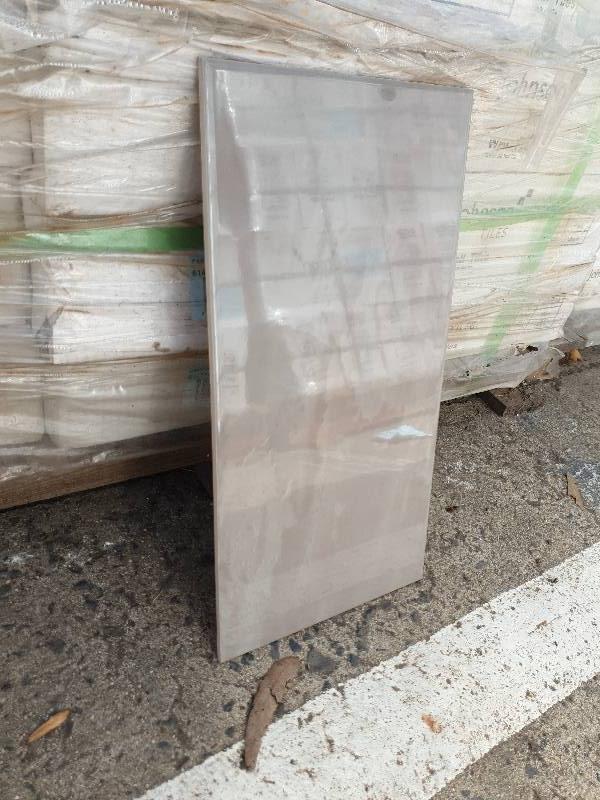 200MM X 400MM KELLY MOCHA GLOSS TILE 64 CARTONS - Fowles Auction ＆ Sales