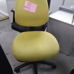 SECOND HAND - GREEN OFFICE CHAIR SOLD AS IS