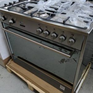 EX DISPLAY BAUMATIC BAF90EG 90CM FREESTANDING OVEN WITH 5 GAS BURNER COOKTOP WITH 11 COOKING FUNCTIONS ELECTRIC OVEN WITH 3 MONTH WARRANTY RRP$2439