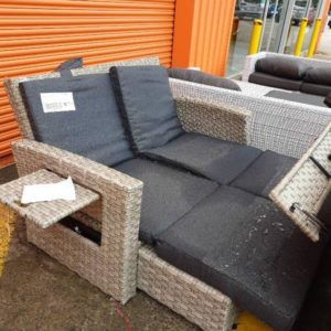 EX DISPLAY RATTAN DAYBED RRP$1995