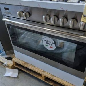 EX DISPLAY EURO EFS900LDX 900MM FREESTANDING OVEN 8 COOKING FUNCTIONS DENTED RIGHT HAND SIDE 3 MONTH WARRANTY RRP$2599 DEO7945