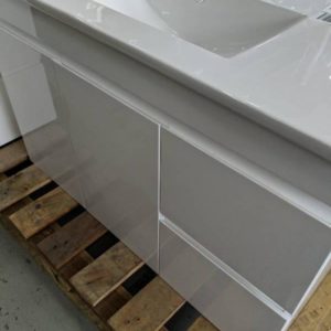 900MM WALL HUNG VANITY WITH FINGER PULL DOORS AND 2 DRAWERS WITH WHITE CERAMIC VANITY TOP SFW900