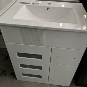 600MM WHITE VANITY WITH CERAMIC TOP WITH GLASS INSERT DOORS