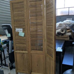 EX HIRE - TALL WOODEN LOUVRE ROOM DIVIDER SOLD AS IS