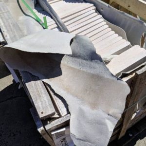 PALLET OF 66/600X250X30 SNOW WHITE SANDSTONE BULLNOSE COPING/STAIR TREADS