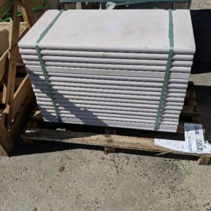 PALLET OF 18/800X400X30 SNOW WHITE SANDSTONE BULLNOSE COPING/TREADS