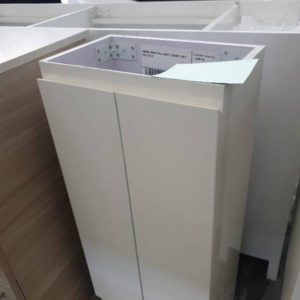 450MM FINGER PULL VANITY CABINET ONLY SOLD AS IS