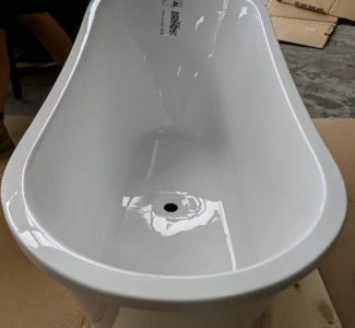 NEW FREESTANDING BATH TUB XD06316 RRP$1100
