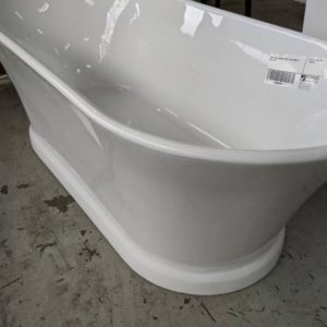 NEW FREESTANDING BATH TUB XD06317 RRP$1100