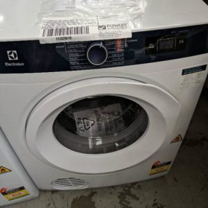 ELECTROLUX 6KG AUTO VENTED DRYER EDV605HQWA WITH SENSOR DRY TECHNOLOGY IDEAL TEMPERATURE SETTINGS FAST 40 PROG & REVERSE TUMBLING ACTION WITH 12 MONTH WARRANTY B01530241