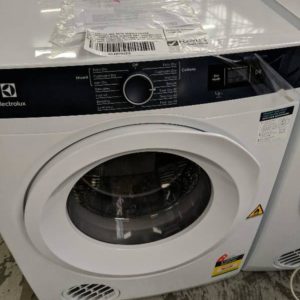 ELECTROLUX 6KG AUTO VENTED DRYER EDV605HQWA WITH SENSOR DRY TECHNOLOGY IDEAL TEMPERATURE SETTINGS FAST 40 PROG & REVERSE TUMBLING ACTION WITH 12 MONTH WARRANTY B02632078