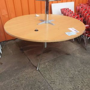 EX HIRE - TABLE SOLD AS IS