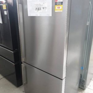 WESTINGHOUSE S/STEEL WBE5304SB 528 LITRE POLE HANDLES FROST FREE 4.5 STAR ENERGY RATING WITH BOTTOM MOUNT FREEZER ULTRA MODERN FLAT DOORS LED LIGHTING ADJUSTABLE STORAGE RRP$1899 WITH 12 MONTH WARRANTY B94571088