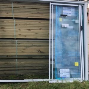 2300X2680 WHITE ALUMINIUM SLIDING DOOR UNIT- (ALL WINDOW LOTS TO BE PURCHASED VIA ABSENTEE BIDDING ONLY. BIDS TO BE IN BY 10AM WEDNESDAY MORNING)