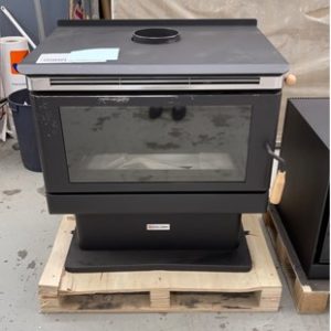 SCANDIA KALORA 600C FREESTANDING WOOD HEATER 3 SPEED CONVECTION WOOD FIRE HEATER OAK HANDLES HEATS UP TO 300M2 RRP$1899 SOLD AS IS SOME PAINT DAMAGE SOME DENTS.