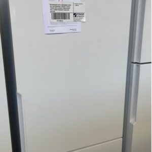WESTINGHOUSE WHITE WBE4500WB FRIDGE WITH BOTTOM MOUNT FREEZER FLEXIBLE STORAGE WITH LOCKABLE COMPARTMENT WITH 12 MONTH WARRANTY B93372899 RRP$1599