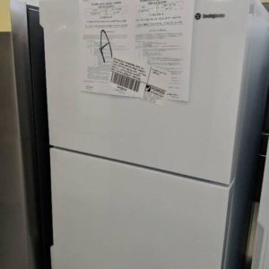 WESTINGHOUSE WTB4600WB WHITE TOP MOUNT FRIDGE 460LITREPOCKET HANDLES FROST FREE MULTI AIR DELIVERY LED LIGHT WITH FULL WIDTH CRISPERS RRP$959 WITH 12 MONTH WARRANTY B94272493