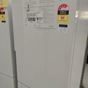 WESTINGHOUSE WHITE WBE4500WB FRIDGE WITH BOTTOM MOUNT FREEZER FLEXIBLE STORAGE WITH LOCKABLE COMPARTMENT WITH 12 MONTH WARRANTY B00271919 RRP$1599
