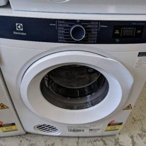 ELECTROLUX 7KG AUTO VENTED DRYER EDV705HQWA WITH SENSOR DRY TECHNOLOGY IDEAL TEMPERATURE SETTINGS FAST 40 PROG & REVERSE TUMBLING ACTION WITH 12 MONTH WARRANTY B02531683