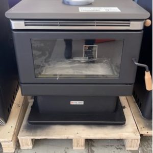 SCANDIA KALORA 500C FREESTANDING WOOD HEATER 3 SPEED CONVECTION WOOD FIRE HEATER OAK HANDLES HEATS UP TO 200M2 RRP$1549 SOLD AS IS SOME SCRATCHES & DENTS