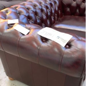 EX DISPLAY BURGUNDY LEATHER 2 SEATER CHESTERFIELD STYLE LOUNGE RRP$2399 SOLD AS IS
