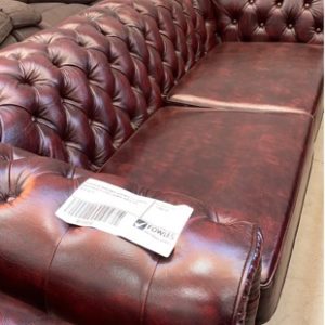 EX DISPLAY BURGUNDY LEATHER 2.5 SEATER CHESTERFIELD STYLE LOUNGE RRP$2599 SOLD AS IS