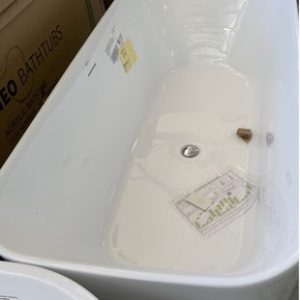 NEW SANDRINGHAM ACRYLIC WHITE FREESTANDING BATH OVAL WITH SQUARED OFF ENDS 1700MM LONG X 785MM WIDE X 580MM HIGH (519)