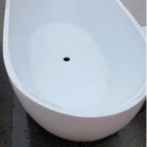 EX DISPLAY OVAL 1700MM WHITE FREESTANDING ACRYLIC BATH SOLD AS IS