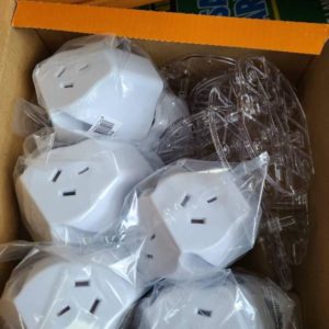 BOX OF 10PCS VYNCO DOUBLE SURFACE SOCKET WITH CLIP ON BASE AND LOOP TERMINAL 88SS2