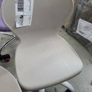 EX DISPLAY GREY PLASTIC KIDS CHAIR WITH UP/DOWN LIFT