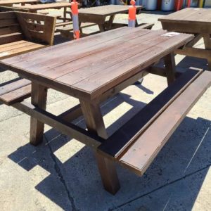PRE OILED PINE HEAVY DUTY TIMBER PICNIC TABLE WITH CONNECTED SEATING **EXTREMELY HEAVY**