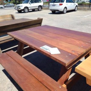 MEDIUM SPOTTED GUM PICNIC SETTING **EXTREMELY HEAVY**