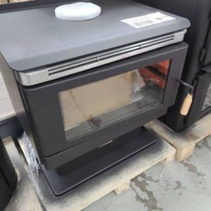 SCANDIA KALORA 500C FREESTANDING WOOD HEATER 3 SPEED CONVECTION WOOD FIRE HEATER OAK HANDLES HEATS UP TO 200M2 RRP$1549 SOLD AS IS SOME SCRATCHES & DENTS KA500C2-19-0340