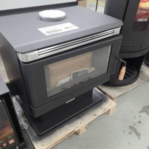 SCANDIA KALORA 500C FREESTANDING WOOD HEATER 3 SPEED CONVECTION WOOD FIRE HEATER OAK HANDLES HEATS UP TO 200M2 RRP$1549 SOLD AS IS SOME SCRATCHES & DENTS KA500C2-19-0336