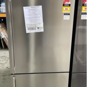 WESTINHOUSE WBE5304SC STAINLESS STEEL FRIDGE WITH BOTTOM MOUNT FREEZER 528 LITRE FINGER PRINT RESISTANT 4.5 STAR ENERGY EFFICIENCY FRESH SEAL HUMIDITY CRISPER RRP$2099 WITH 12 MONTH WARRANTY B 01871256