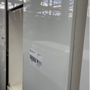 600MM TALL PANTRY WITH SHELVES FINGER PULL SOLD AS IS