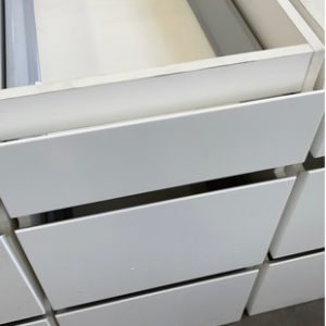 400MM 3 DRAWER FINGER PULL CABINET SOLD AS IS