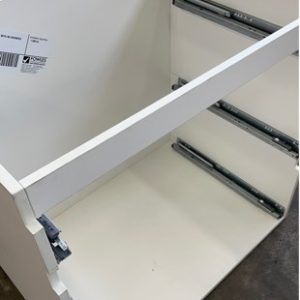 800MM BASE CABINET WITH NO DRAWERS SOLD AS IS