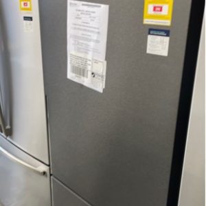 WESTINGHOUSE WBE4500BB 453 LITRE FRIDGE WITH BOTTOM MOUNT FREEZER DARK STAINLESS STEEL FULL WIDTH CRISPER WITH FAMILY SAFE LOCKABLE COMPARTMENT RRP$1458 WITH 12 MONTH WARRAMNTY B 94575186